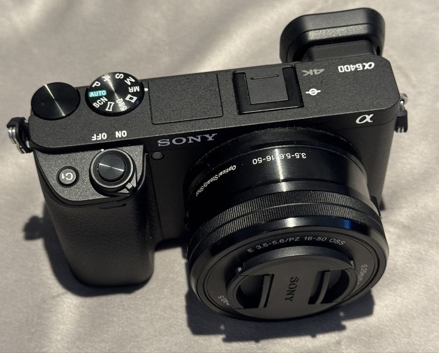 Vând cameră foto Sony A6400