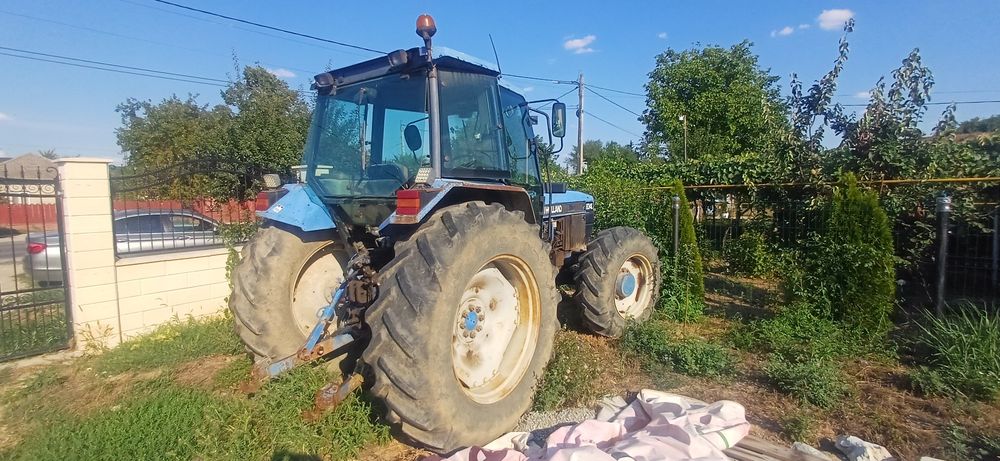 Vând tractor Ford/New Holland 8340, 4×4