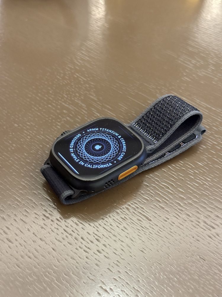 Apple Watch Ultra 2 Black Titanium в отличном состоянии