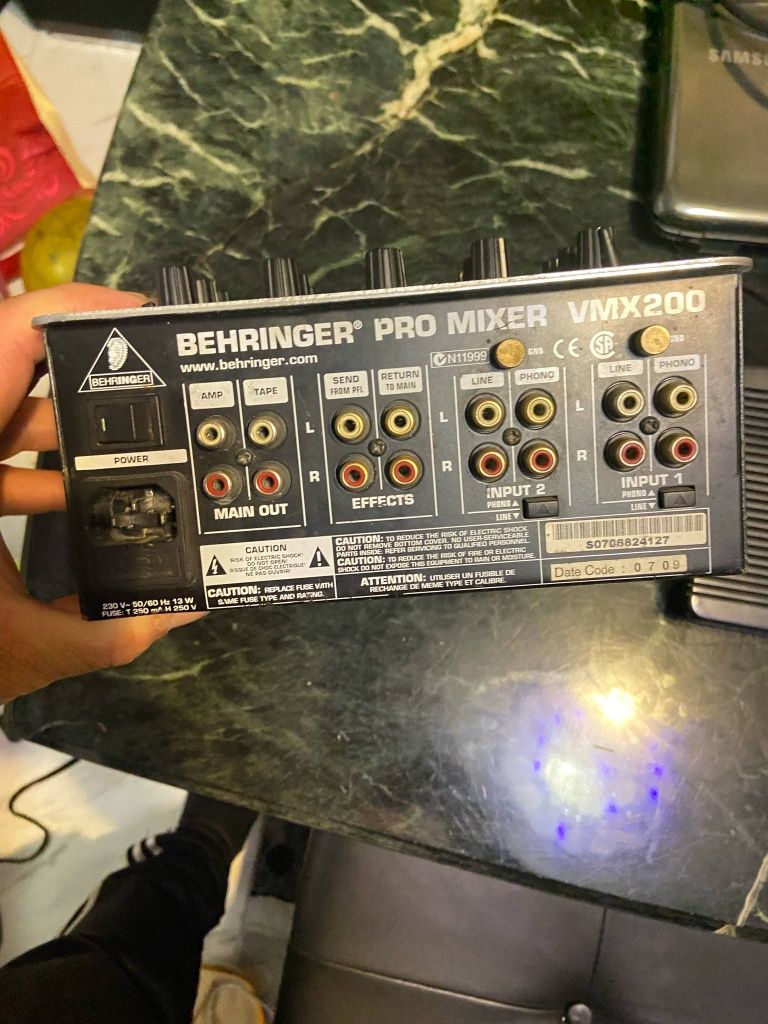 Behringer pro mixer vmx 200