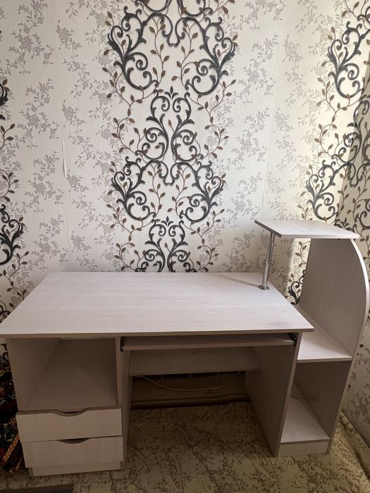 Рабочий/письменный стол для ПК/учебы