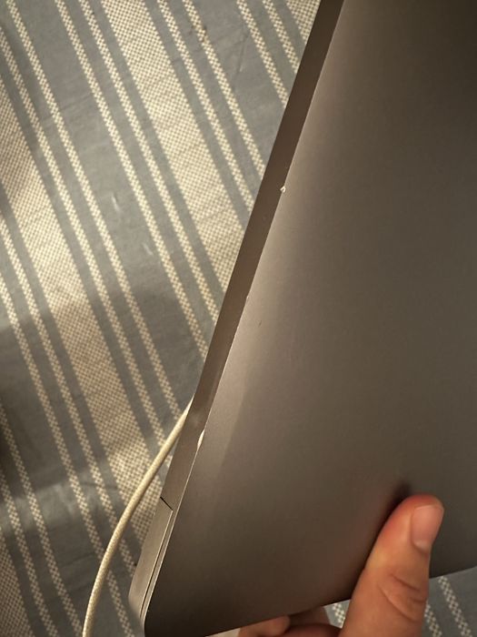 Macbook Air  13” m1 Late 2020 8 GB RAM 256 GB storage