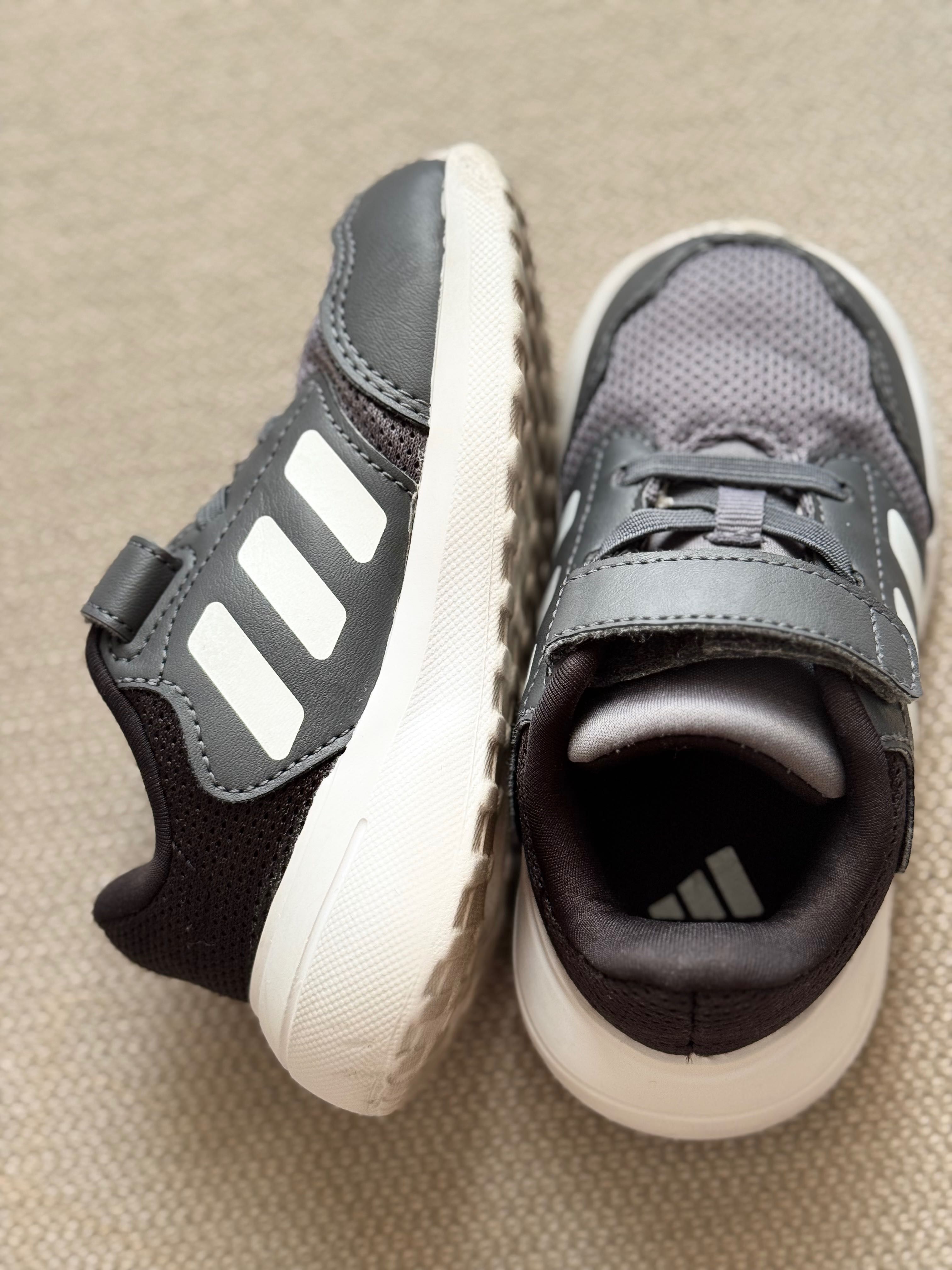 Детски обувки за момче Adidas сиви 24