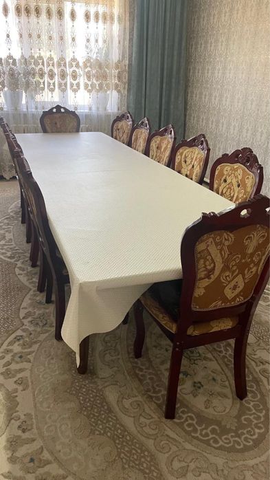 Стол и студья для 12 персон