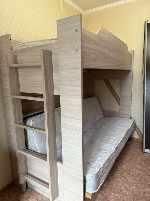 Продам двухъярусную кровать