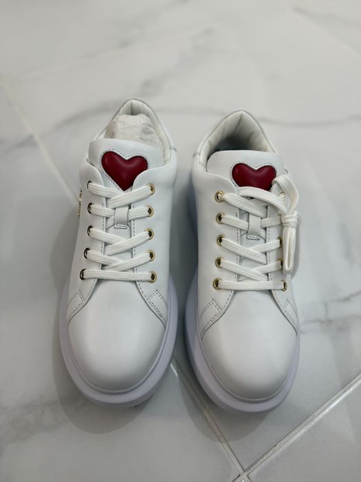 Бели кецове Love Moscino