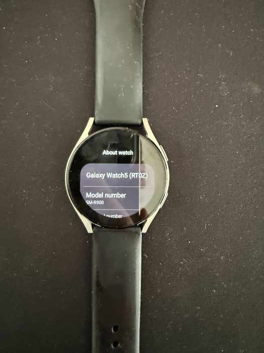 Vand Samsung Galaxy Watch 5 40mm + cadou 3 brățări silicon