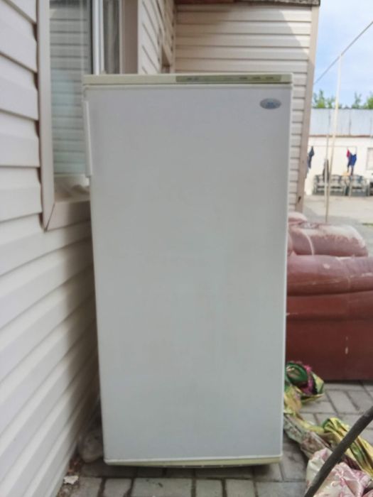 Морозильник шкаф Бирюса