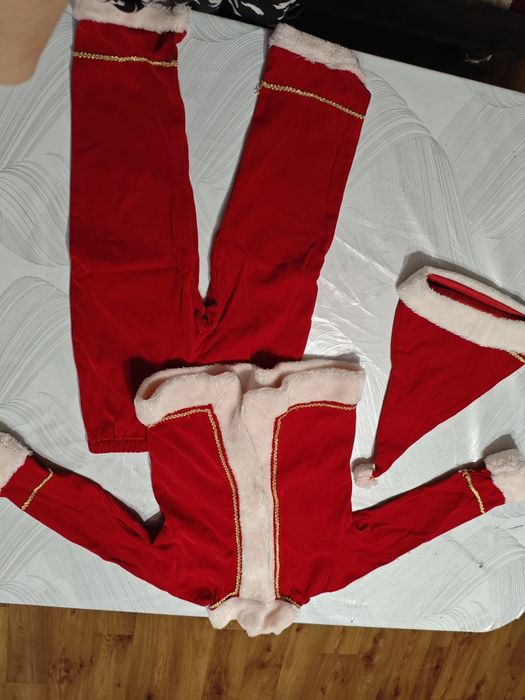 Новогодний костюм Санты. Размер ориентировочно 3-5 лет.