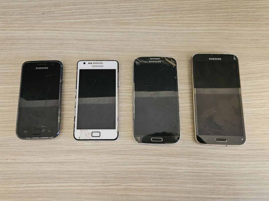 Lot telefoane pentru piese Samsung Galaxy S / Nokia butoane
