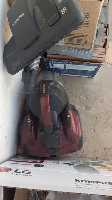 Продам пылесос при влючений запах гари