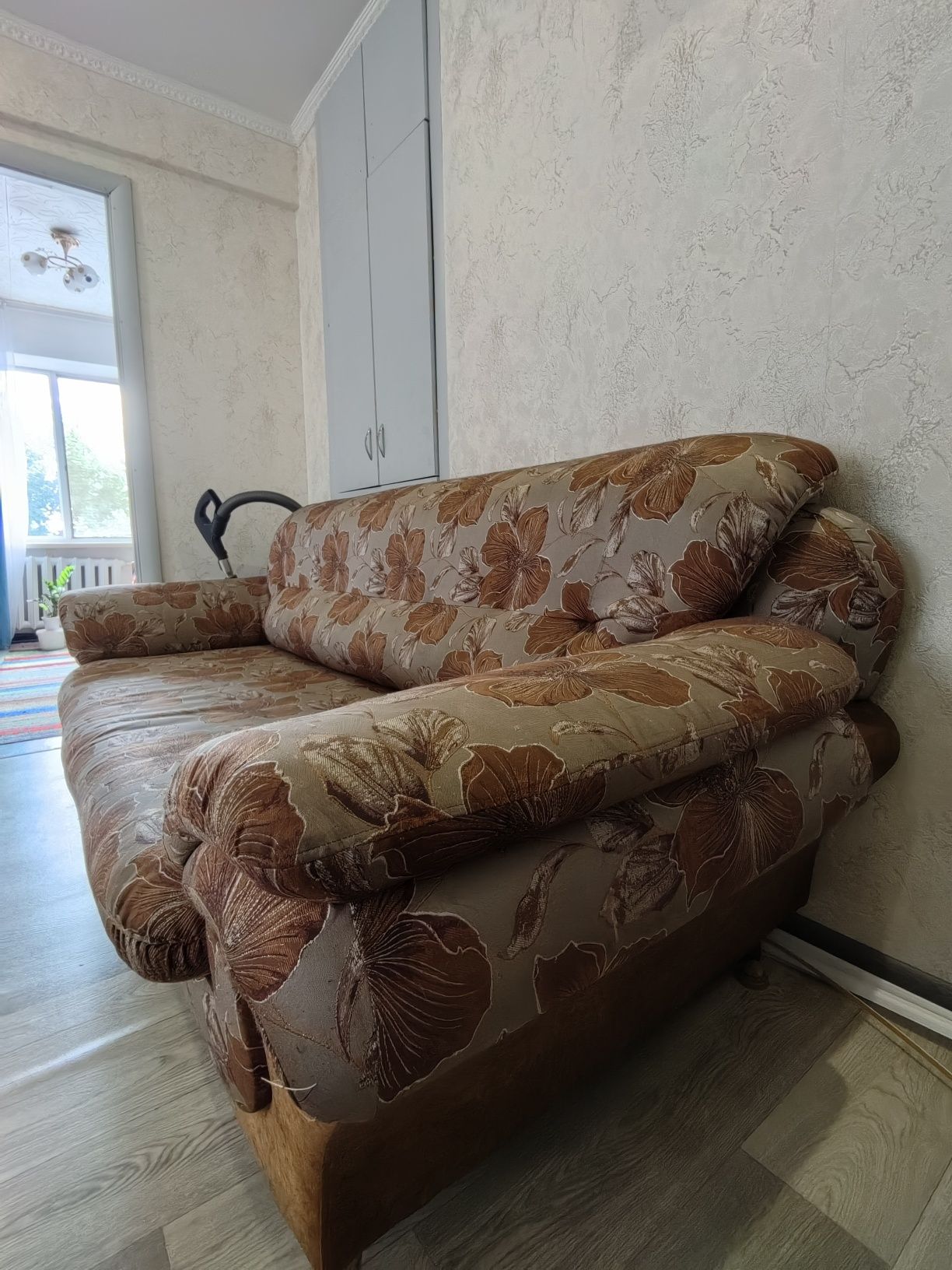 продам диван "тройка"