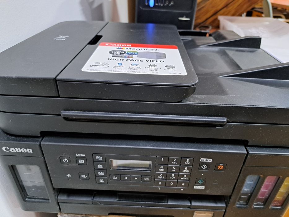 Multifunctional Canon Pixma G7040 cu rezerve de cerneala incluse