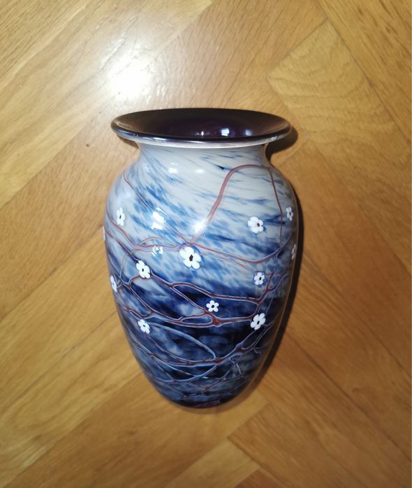 Ваза ръчно рисувана студийна стъклена  дизайнер Paul Bendzunas с цветя