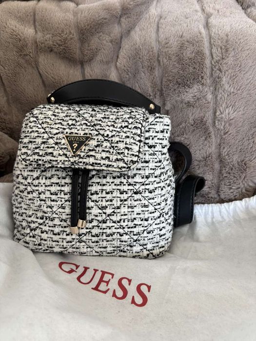 Дамска раница Guess