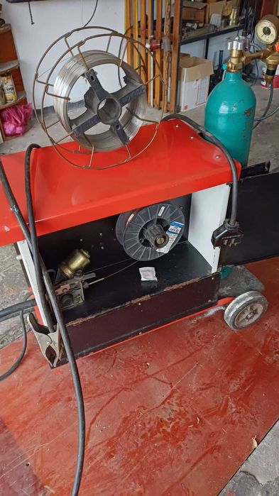 Трансформаторен трифазен МИГ-МАГ заваръчен апарат Редко