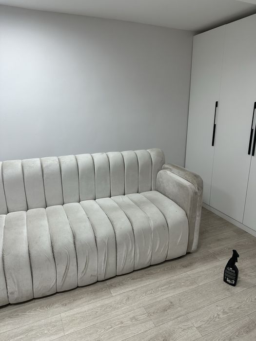 Диван серого цвета