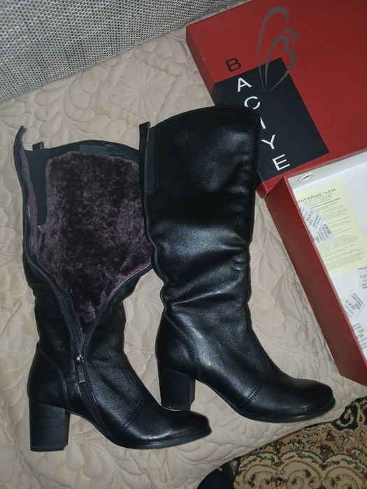 Продам женские сапоги