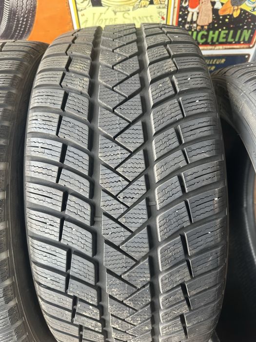 245/40/20-Vredestein