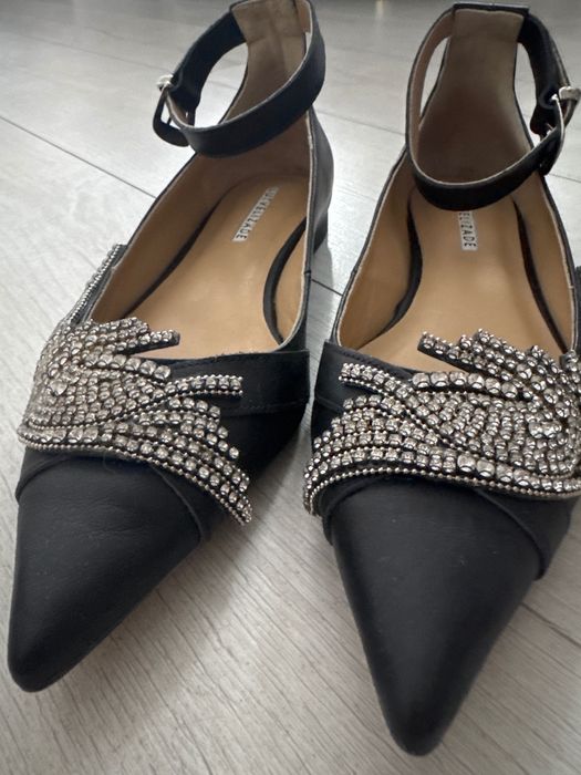 Balerini eleganti cu strasuri