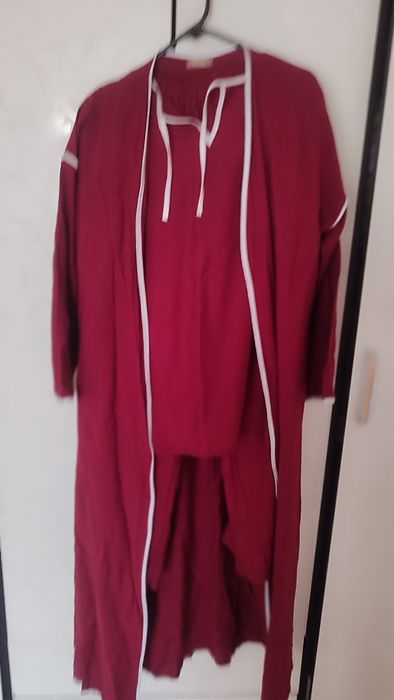 Костюм темно красный