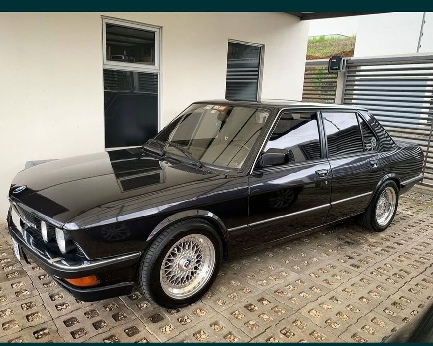 На BMW на бмв е28