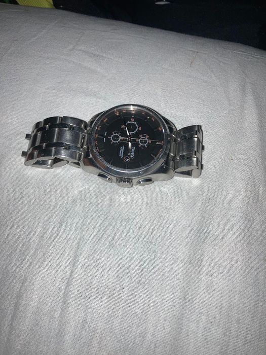 Часовник tissot T035627A