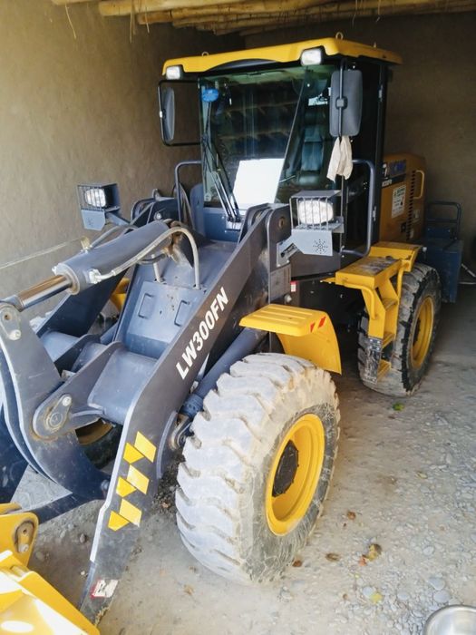 XCMG погрузчик 1.8куб рычаг