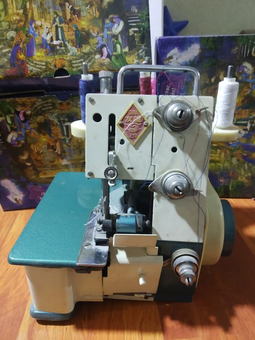 Оверлок в рабочем состояние