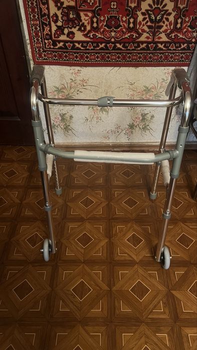 Ходунки для инвалидов