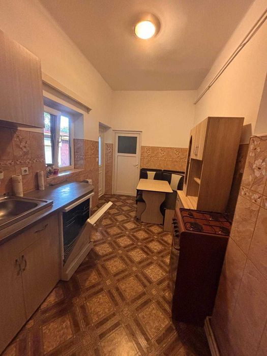 Închiriez apartament la casă mobilat și utilat în Cartierul Florilor
