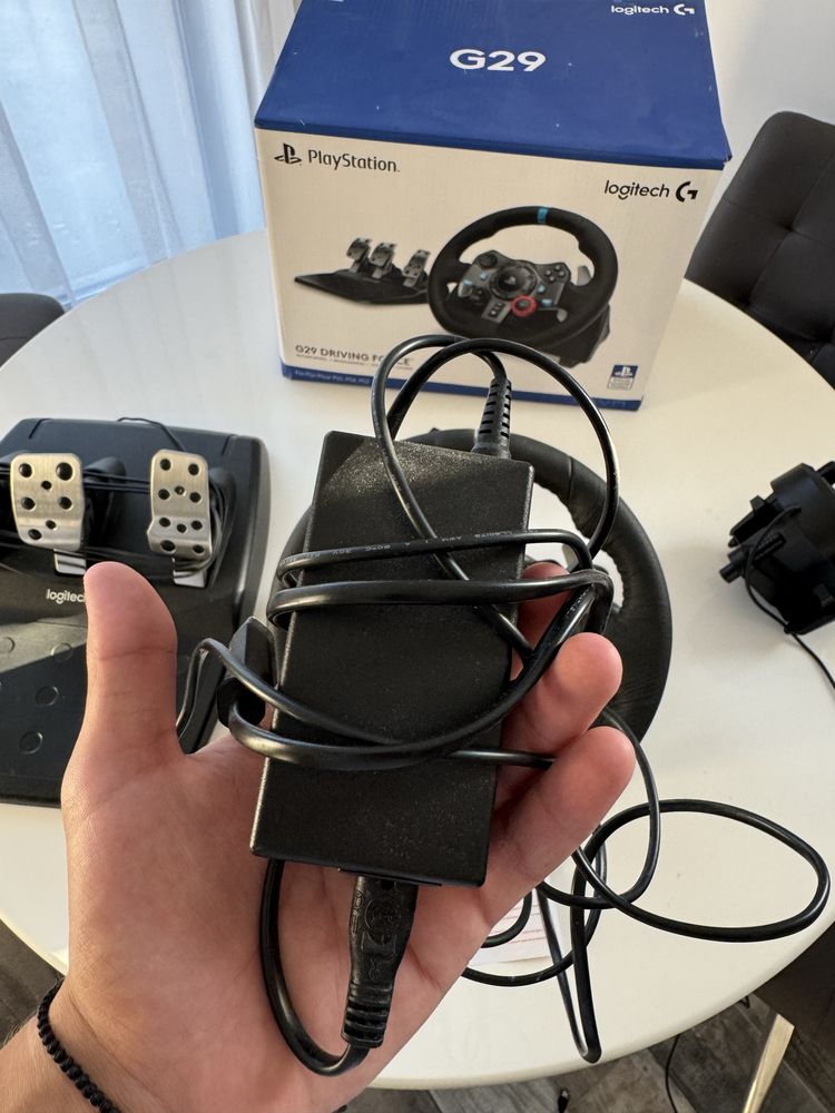 Logitech G29 волан с педали и скоростен лост