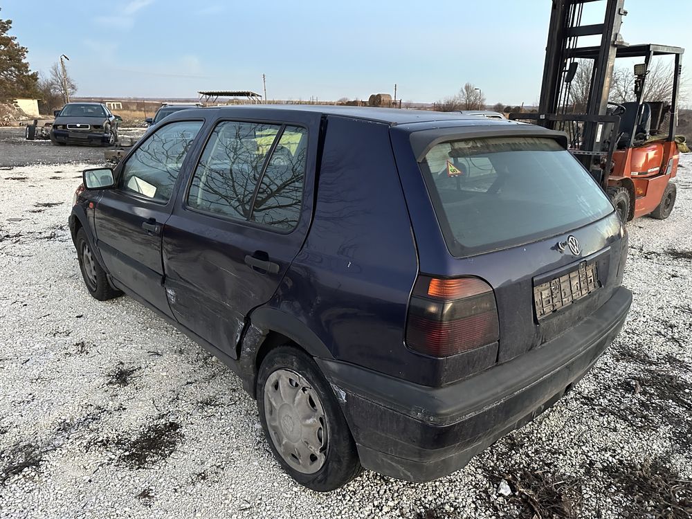 VW Golf 3 на части