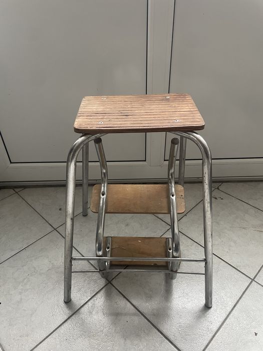 Scară pliabila cu treaptă