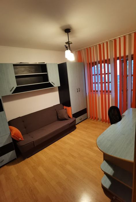 Închiriez apartament 3 camere