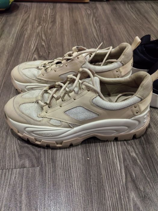 Елегантни и спортни Обувки