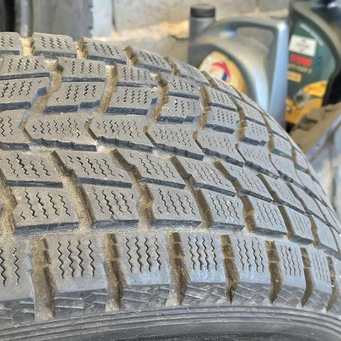 Зимни Гуми Dunlop за джип 225 60 18