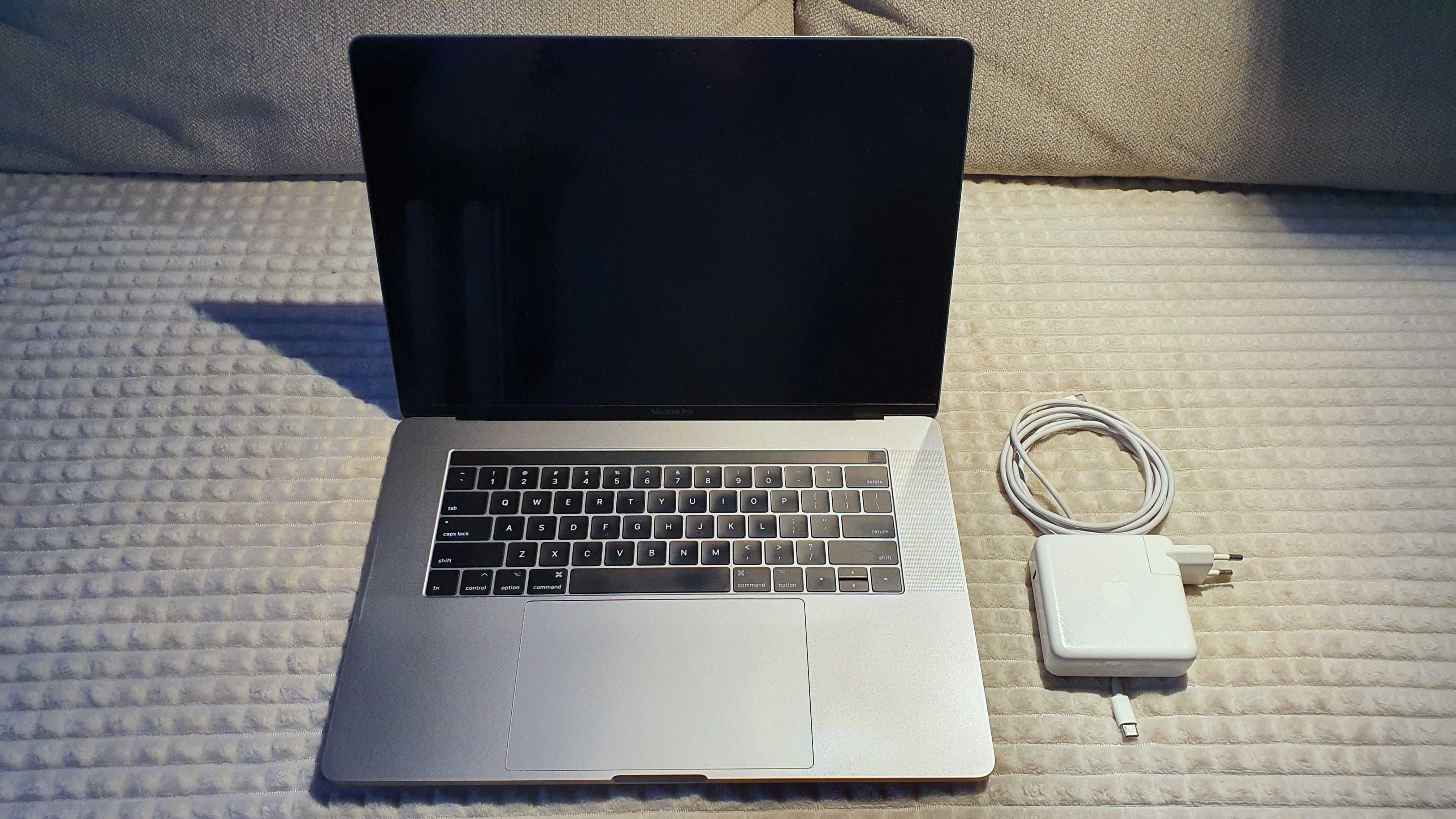 MacBook Pro 15" Touchbar - IMPECABIL