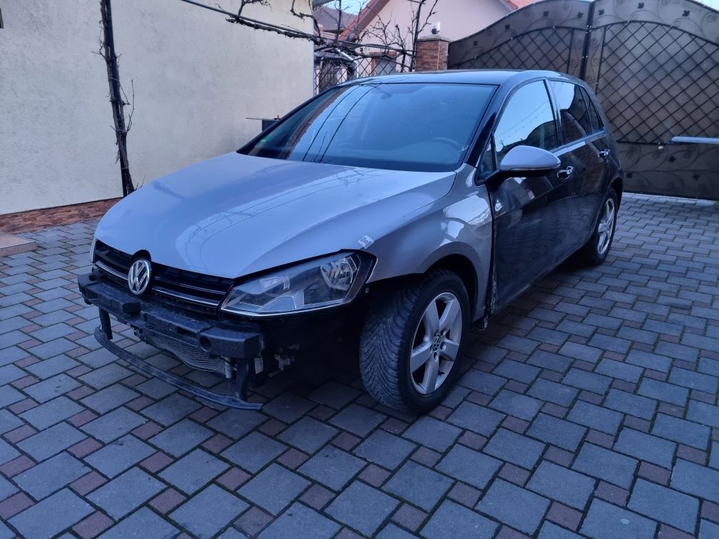 Vând VW Golf 7 1.2 tsi 90000 de km