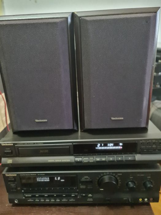 Amplificator plus cd player plus boxe technics.
