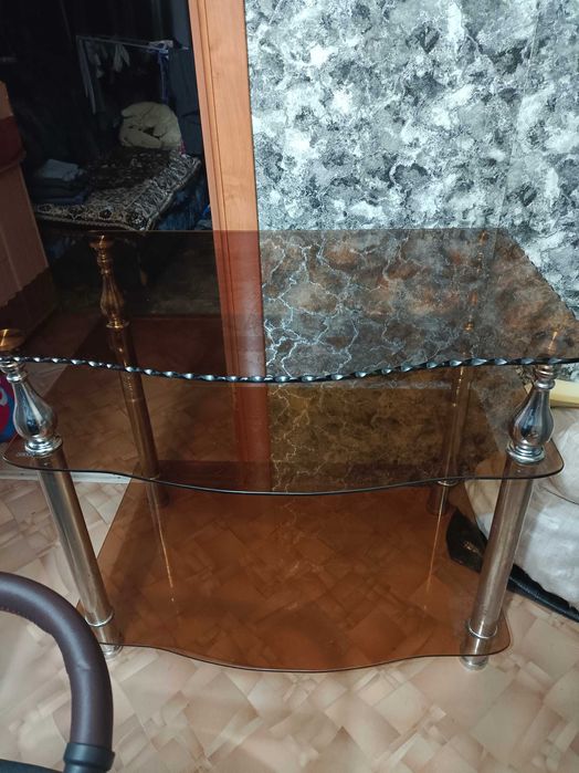 Продам стеклянную тумбочку