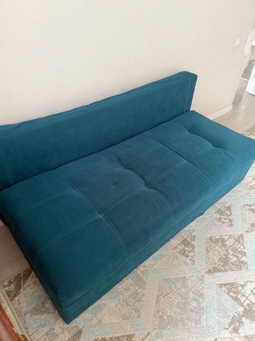 Продам диван в среднем состоянии