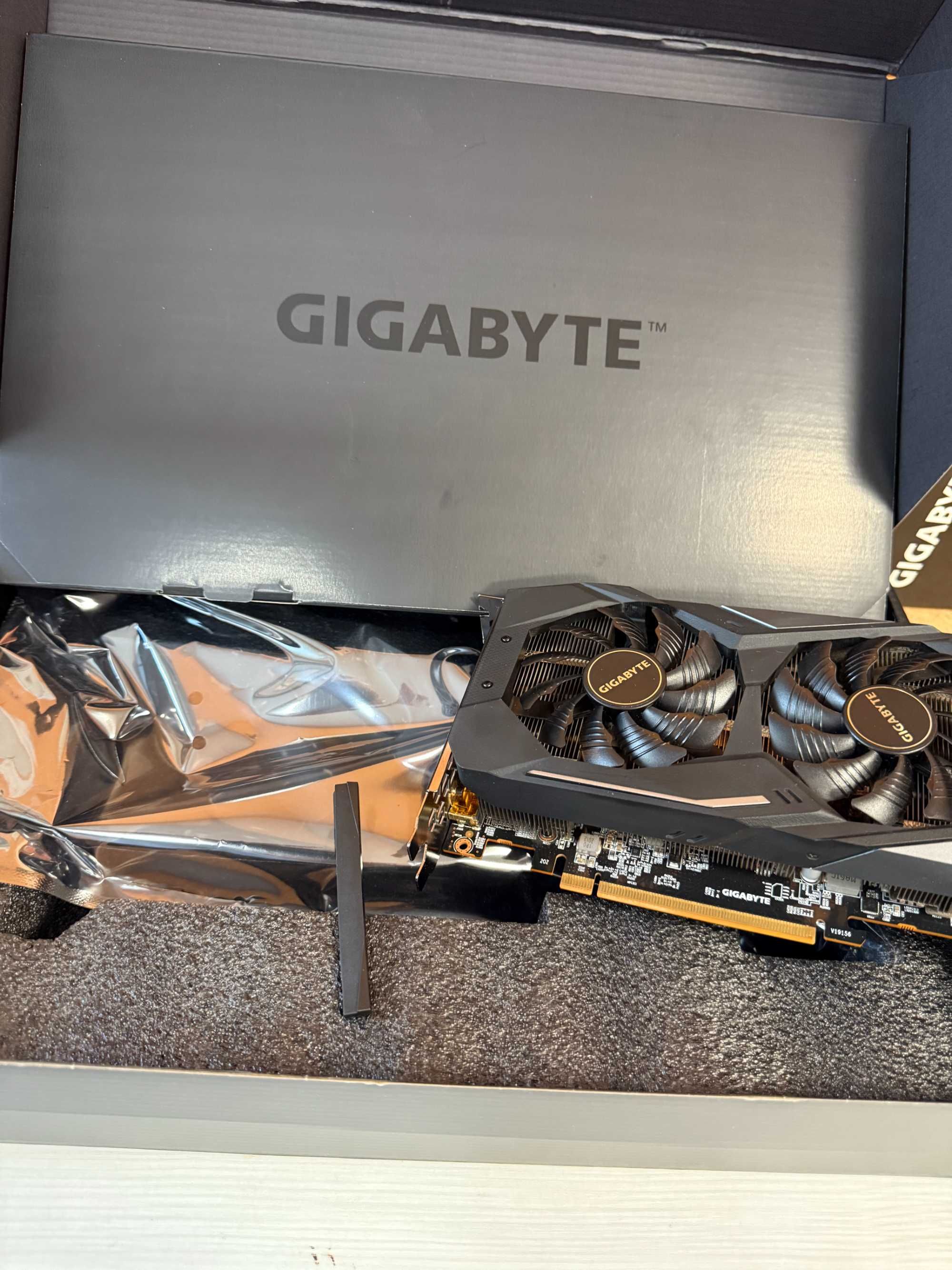Видеокарта Gigabyte RX 5700XT Gaming OC 8GB