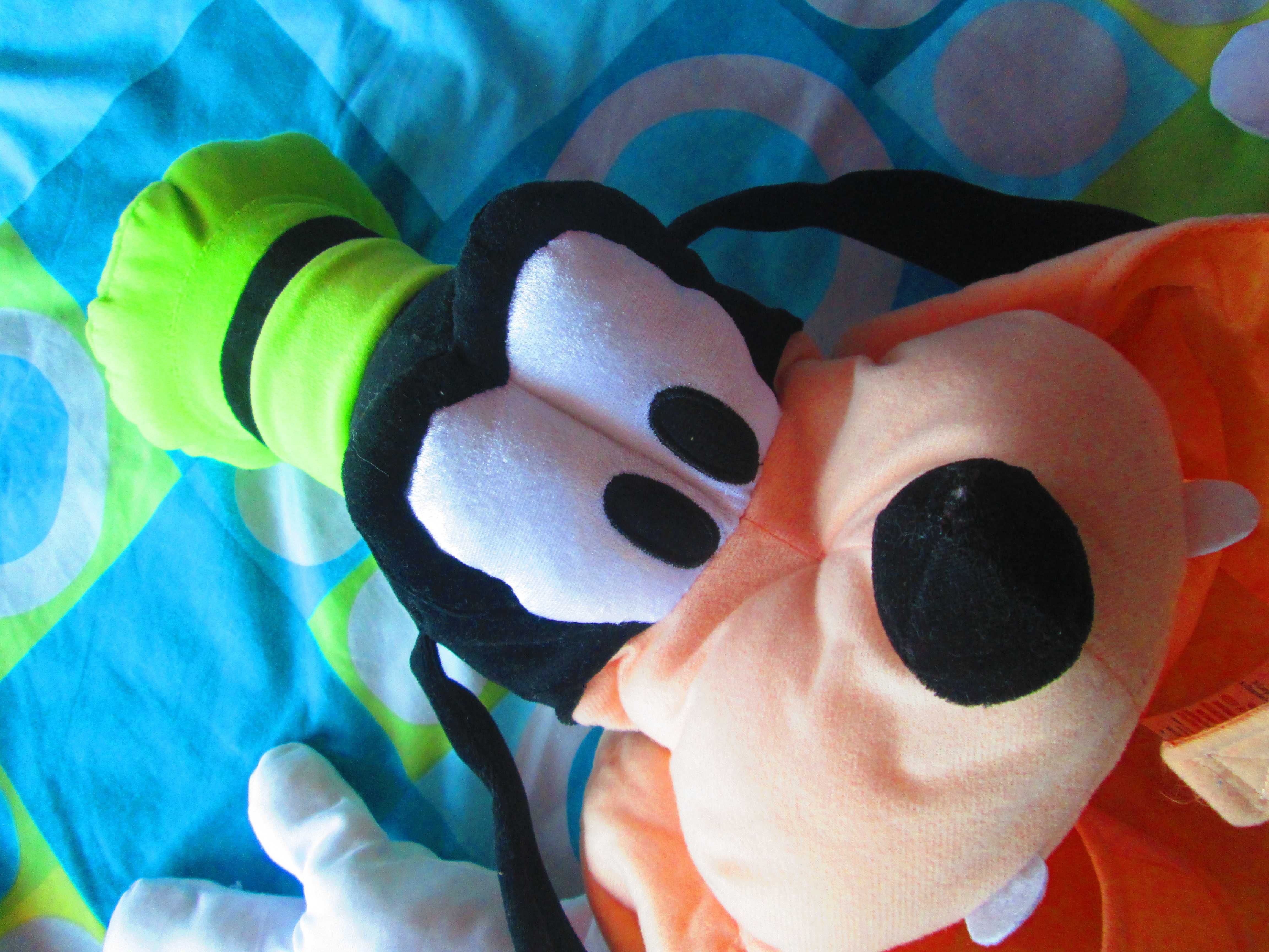 costumatie (caciula,manusi) adult  Pluto Disney
