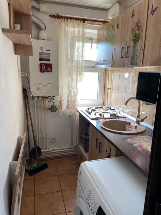 Apartament 2 camere Semidecomandat
