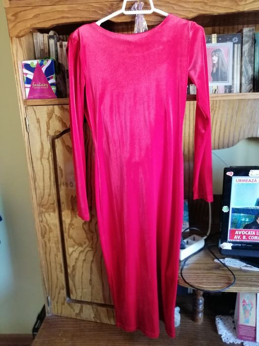 Rochie din catifea elastica pe gât culoare re roșie pe gât mărimea 3