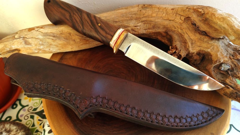 Ловен нож за подарък.