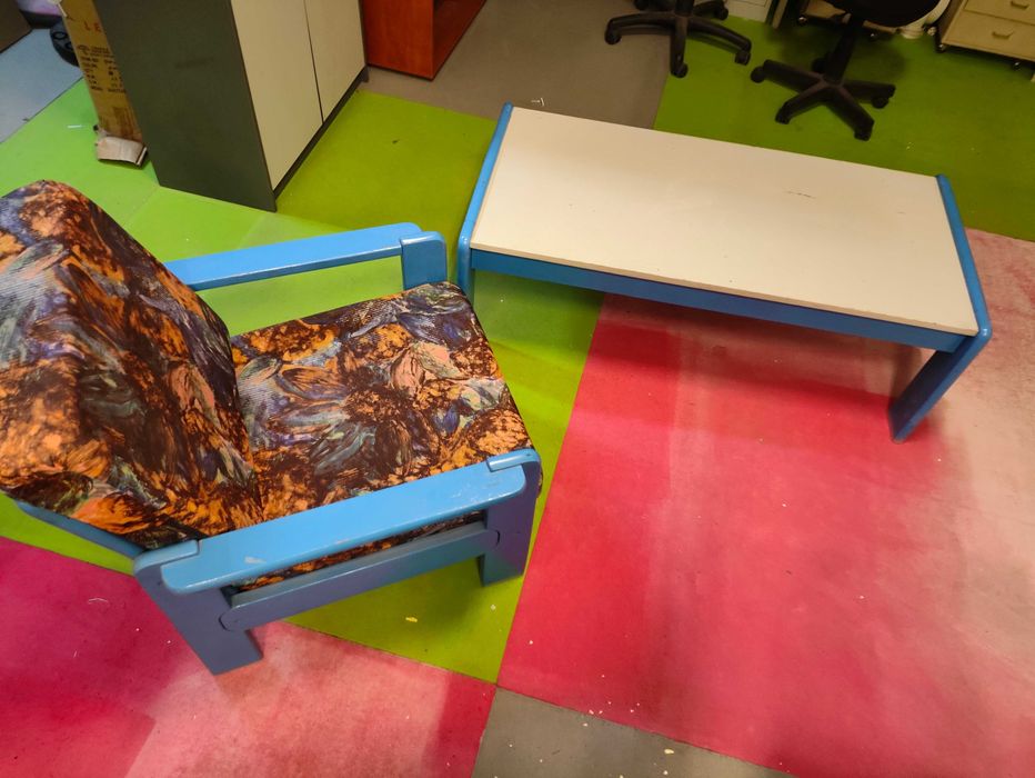 Тапицирани Фотьойли 3 бр маса и канапе добре запазени на топ цена