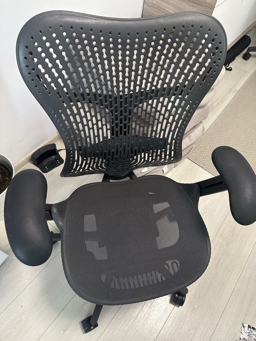 Scaun de birou ergonomic Herman Miller Mirra 2 | NU Aeron