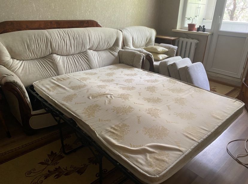 Продается диван с креслом (пр-во Италия)